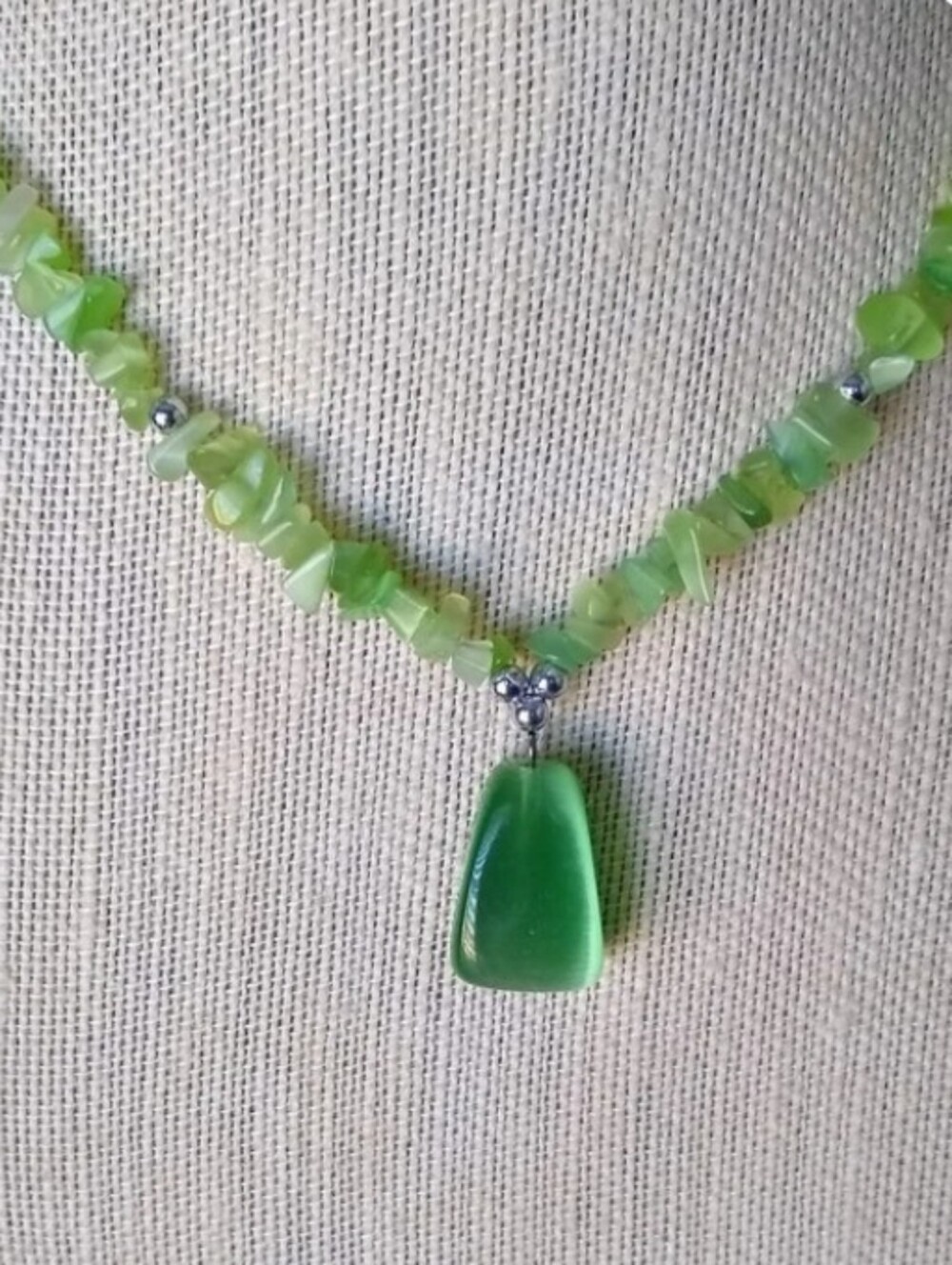 2/$35 Vintage Green Glass Chip Cats Eye Pendant Necklace.